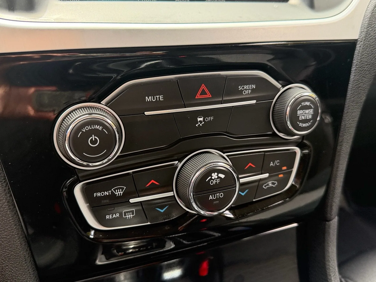 2023 Chrysler 300 Touring photo 25