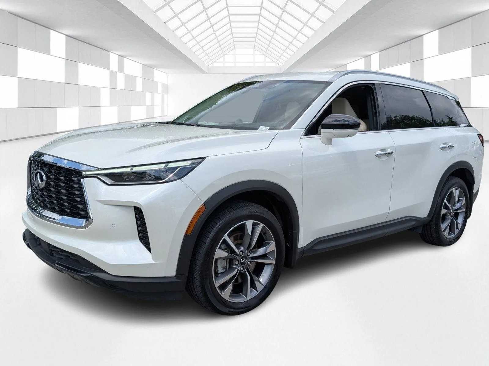 2023 INFINITI QX60 LUXE photo 3