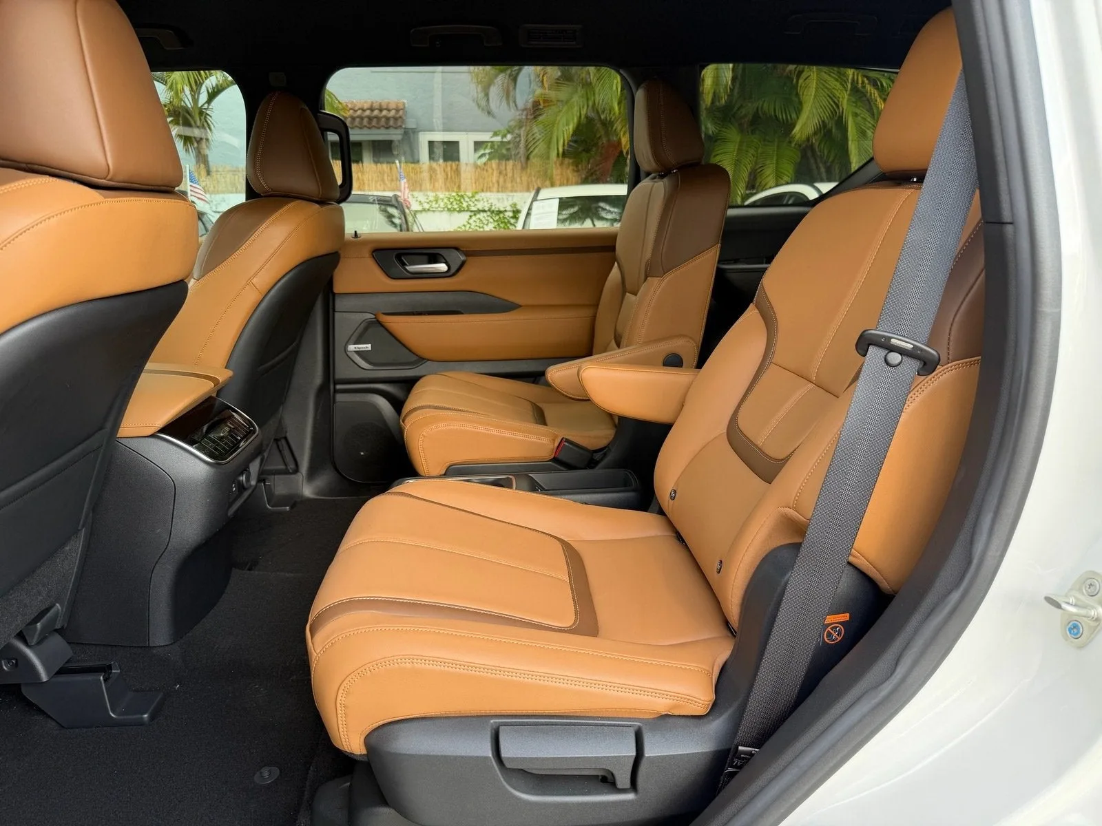 2025 Nissan Armada SL photo 12