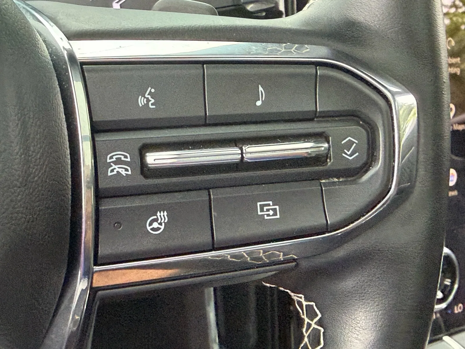 2024 GMC Acadia FWD Denali photo 33
