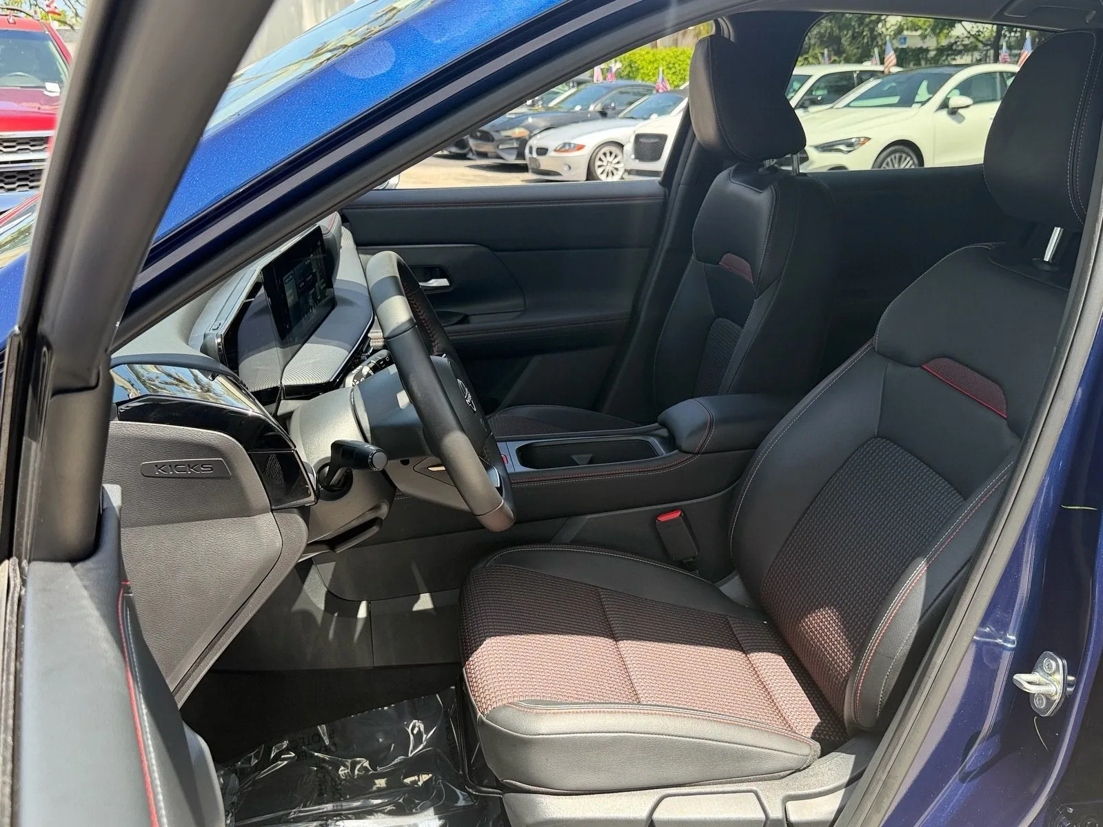 2025 Nissan Kicks SR photo 9