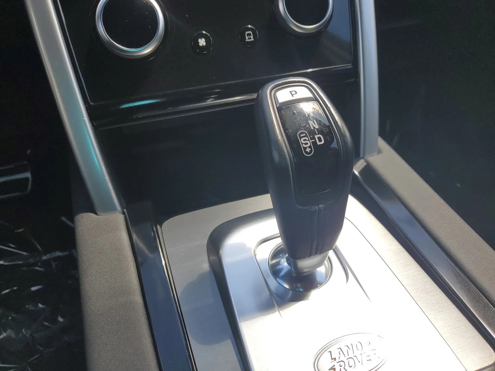 2023 Land Rover Discovery Sport SE R-Dynamic photo 24