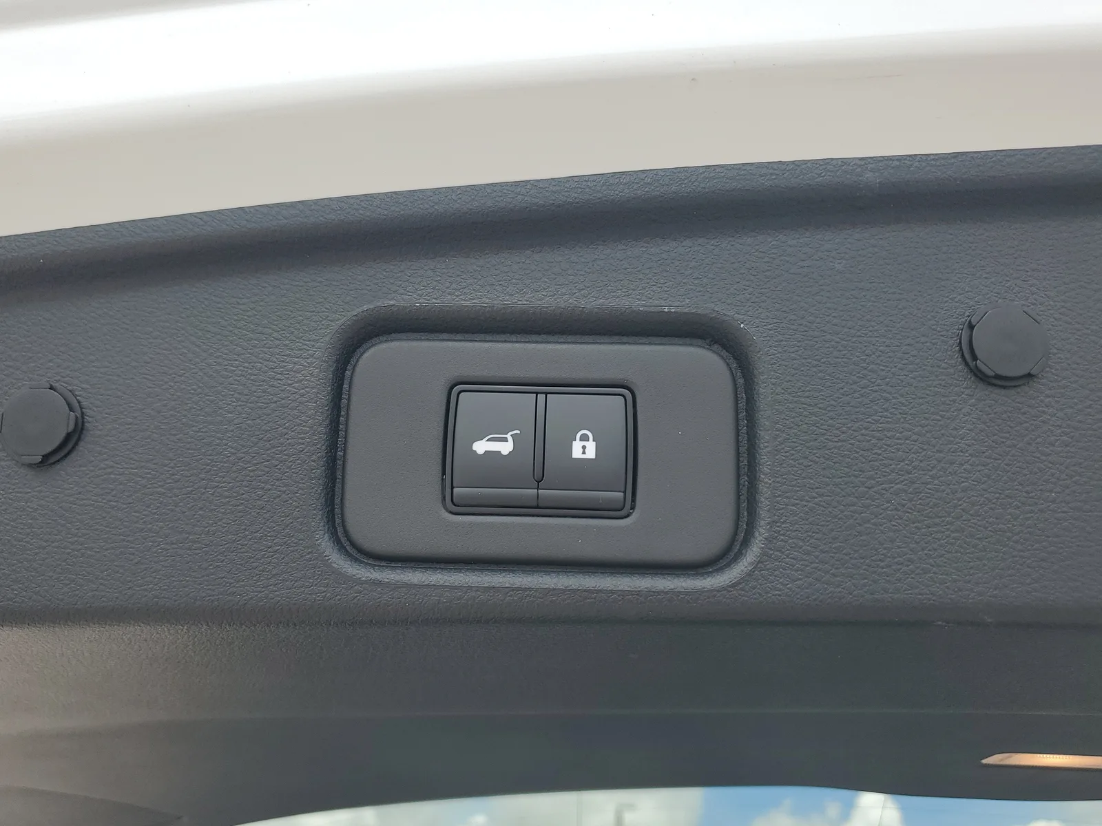 2025 Nissan Pathfinder SL photo 17