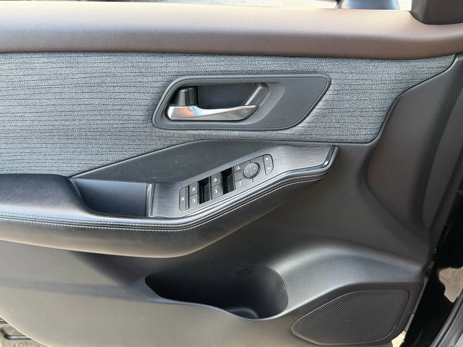 2023 Nissan Rogue SV photo 32