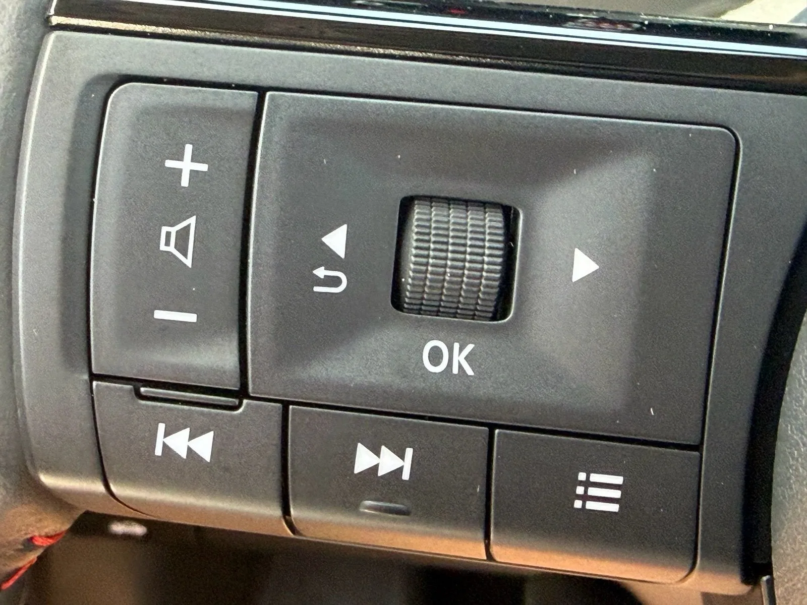2025 Nissan Kicks SR photo 27