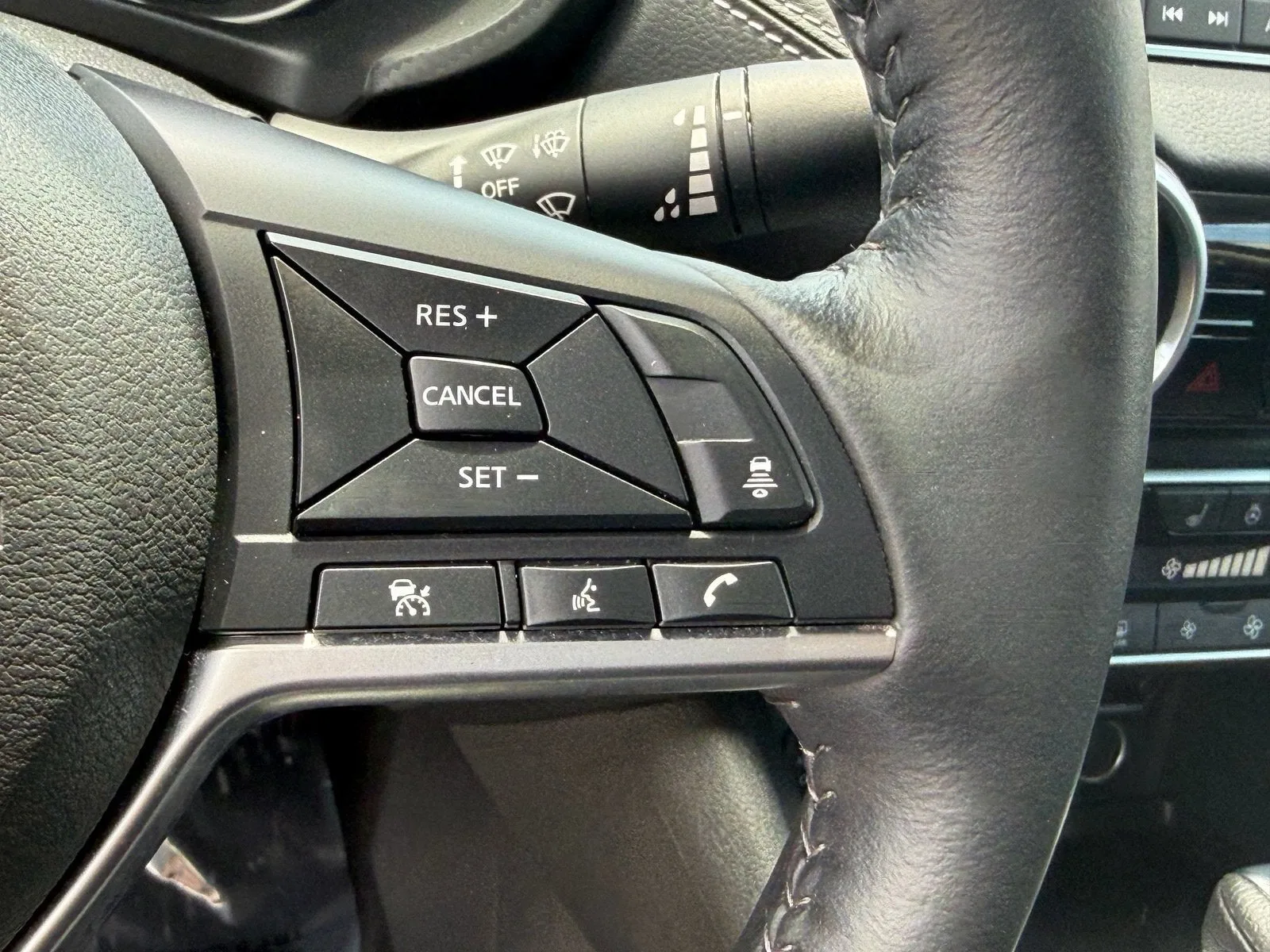 2024 Nissan Sentra SV photo 31