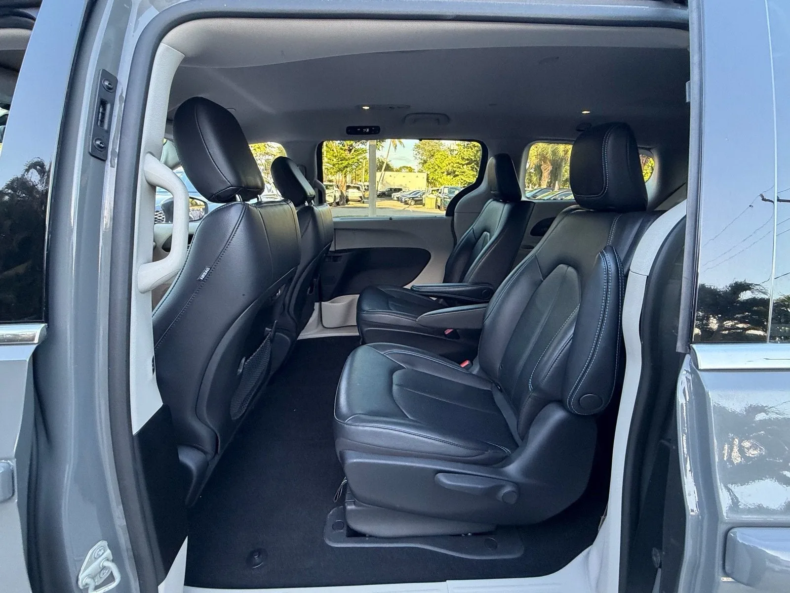 2021 Chrysler Pacifica Hybrid Touring L photo 11