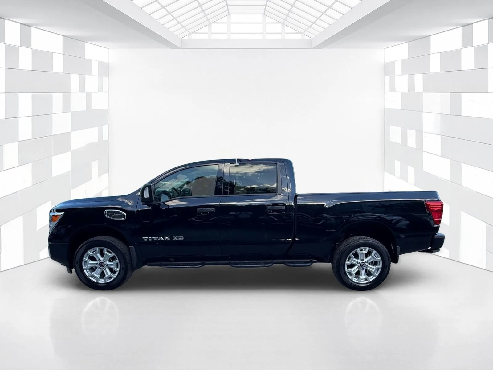 2024 Nissan Titan XD Crew Cab SV photo 4