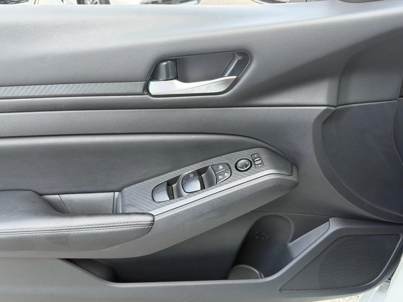 2025 Nissan Altima SV photo 30