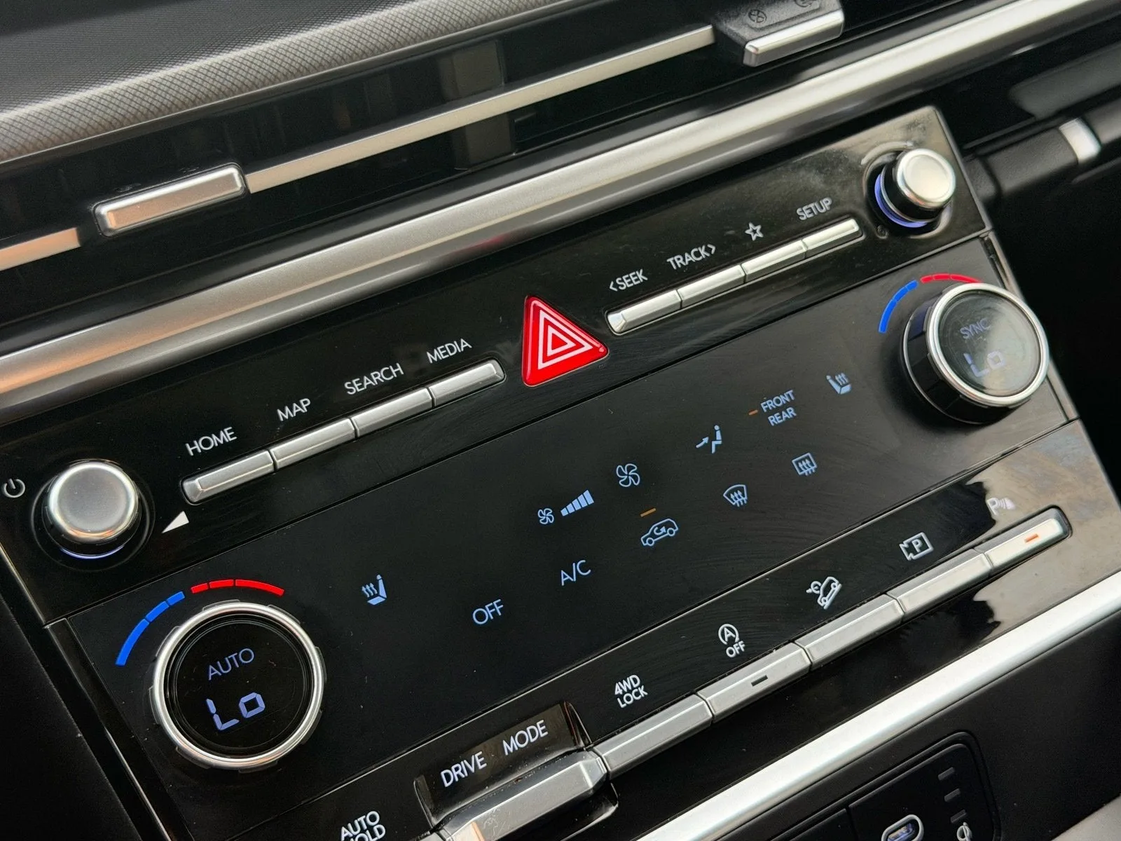2025 Hyundai Santa Fe SEL photo 32