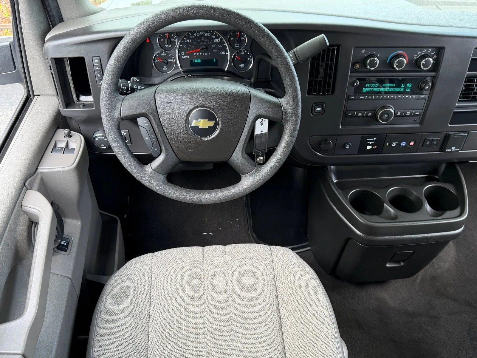 2025 Chevrolet Express Passenger LT photo 11
