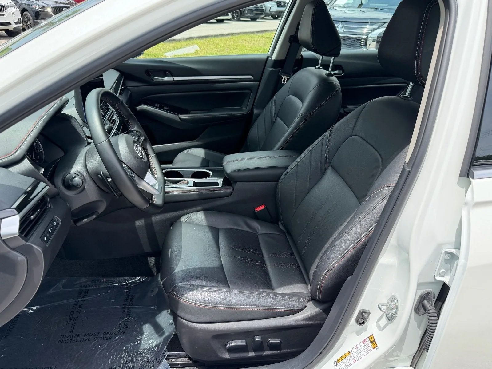 2025 Nissan Altima SR photo 10