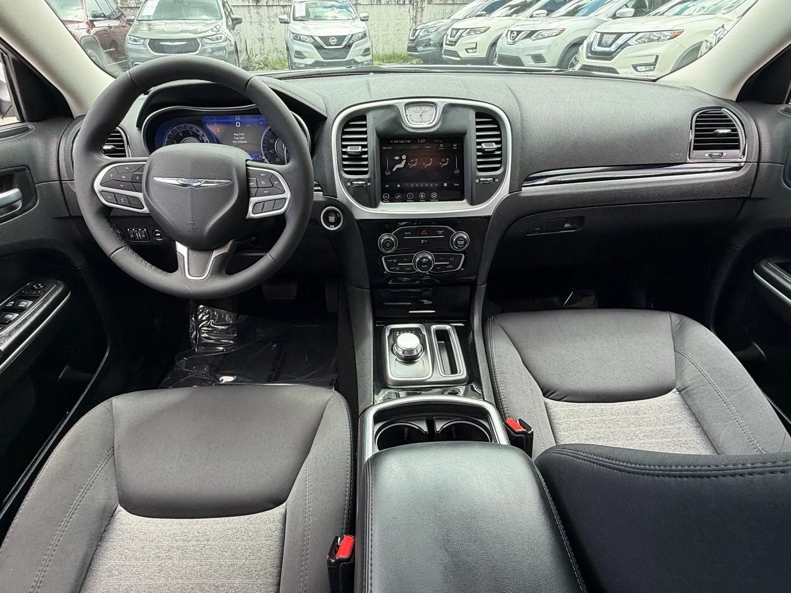 2023 Chrysler 300 Touring photo 14