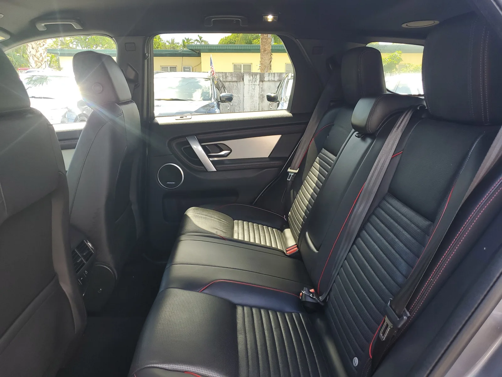 2023 Land Rover Discovery Sport SE R-Dynamic photo 12