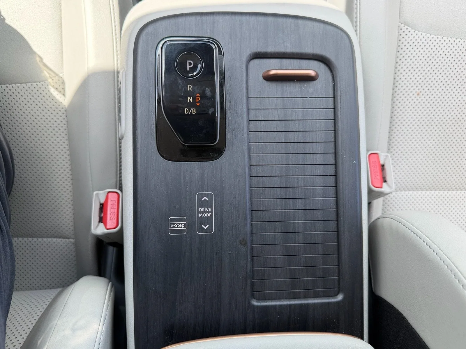 2023 Nissan ARIYA ENGAGE photo 26