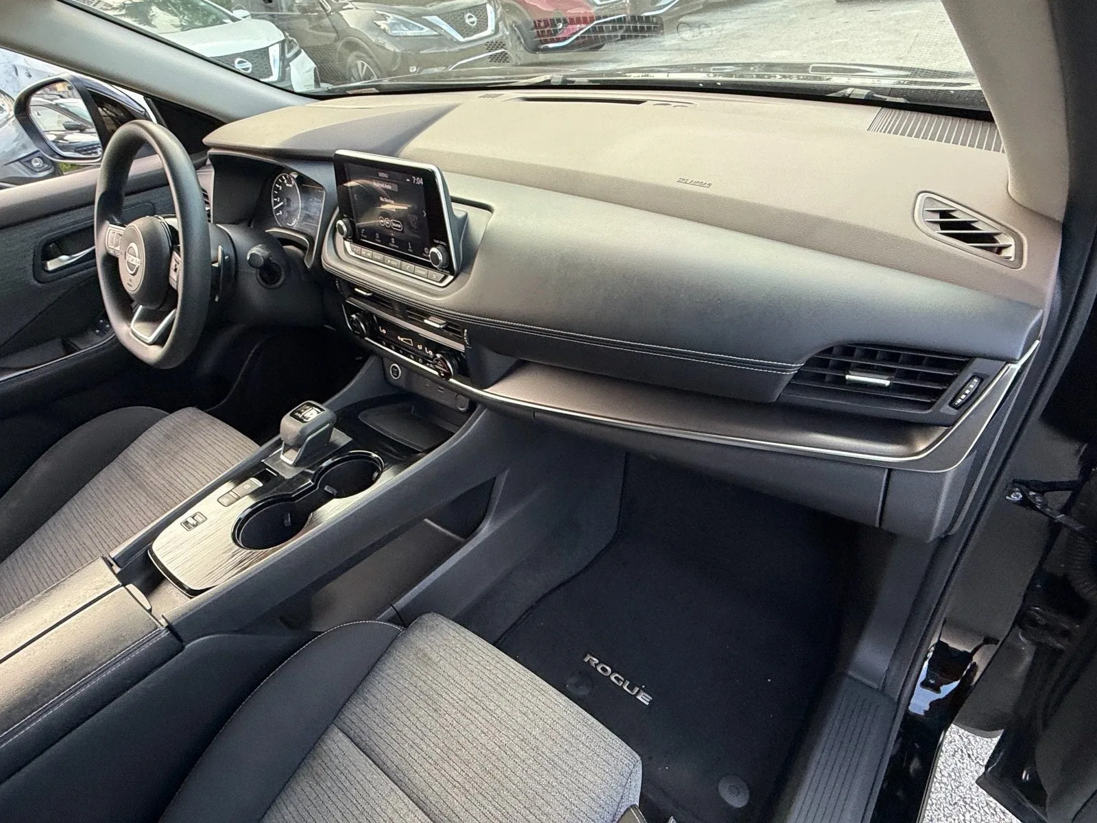 2023 Nissan Rogue SV photo 18