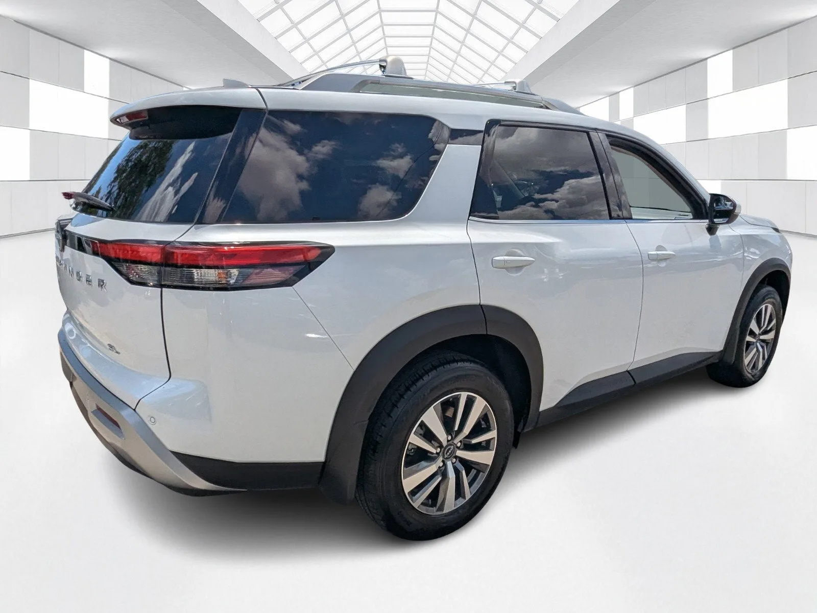 2025 Nissan Pathfinder SL photo 5