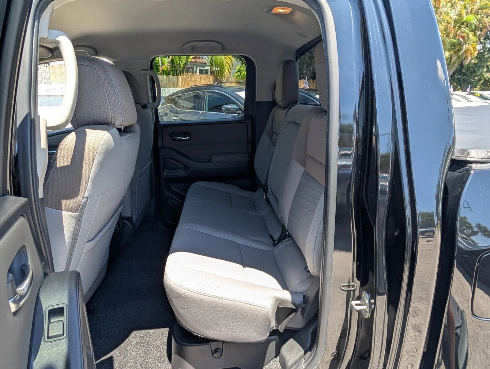 2022 Nissan Frontier Crew Cab SV photo 11