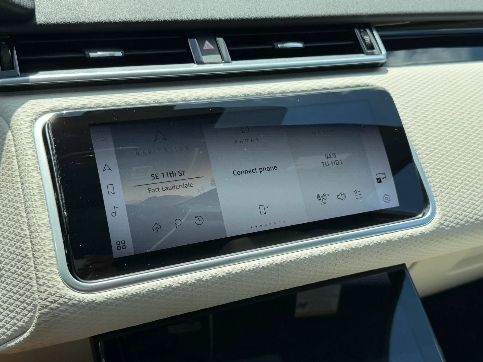 2022 Land Rover Range Rover Velar R-Dynamic S photo 23