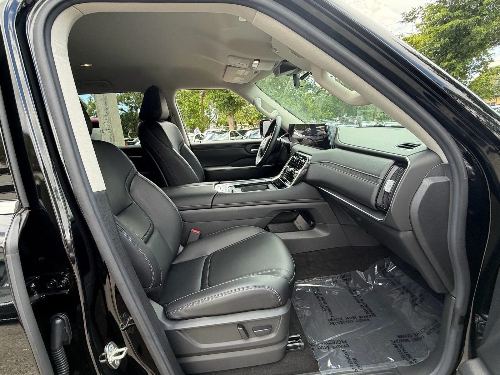 2026 Nissan Armada SV photo 18