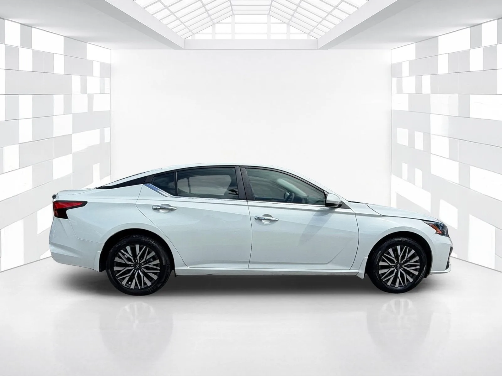 2023 Nissan Altima SV photo 8