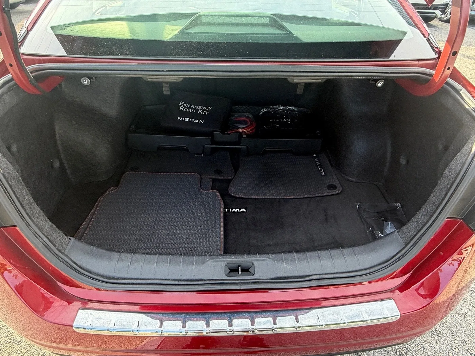 2023 Nissan Altima SR photo 14
