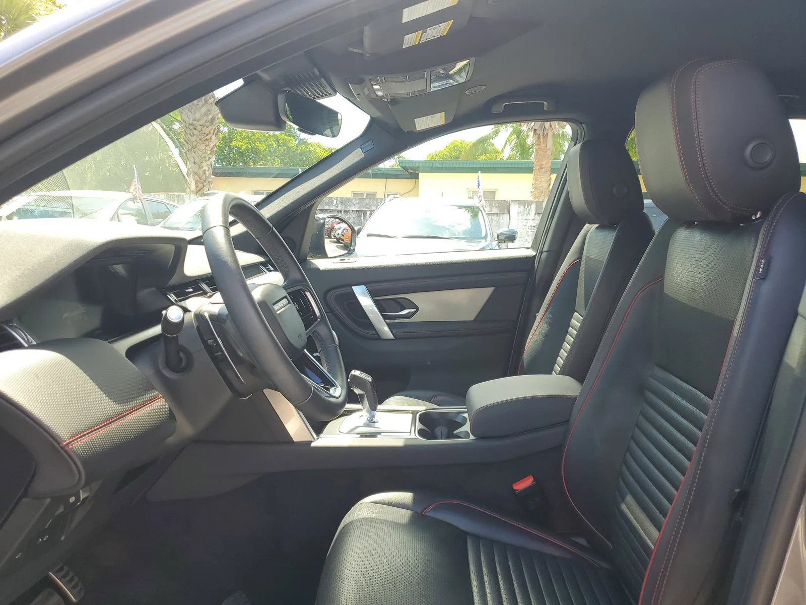 2023 Land Rover Discovery Sport SE R-Dynamic photo 9