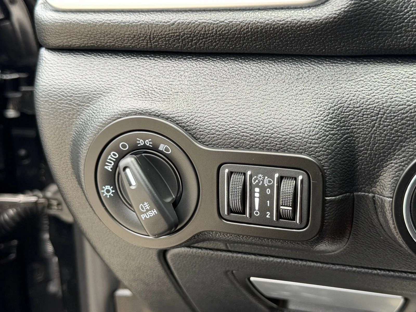 2018 Maserati Ghibli Base photo 28