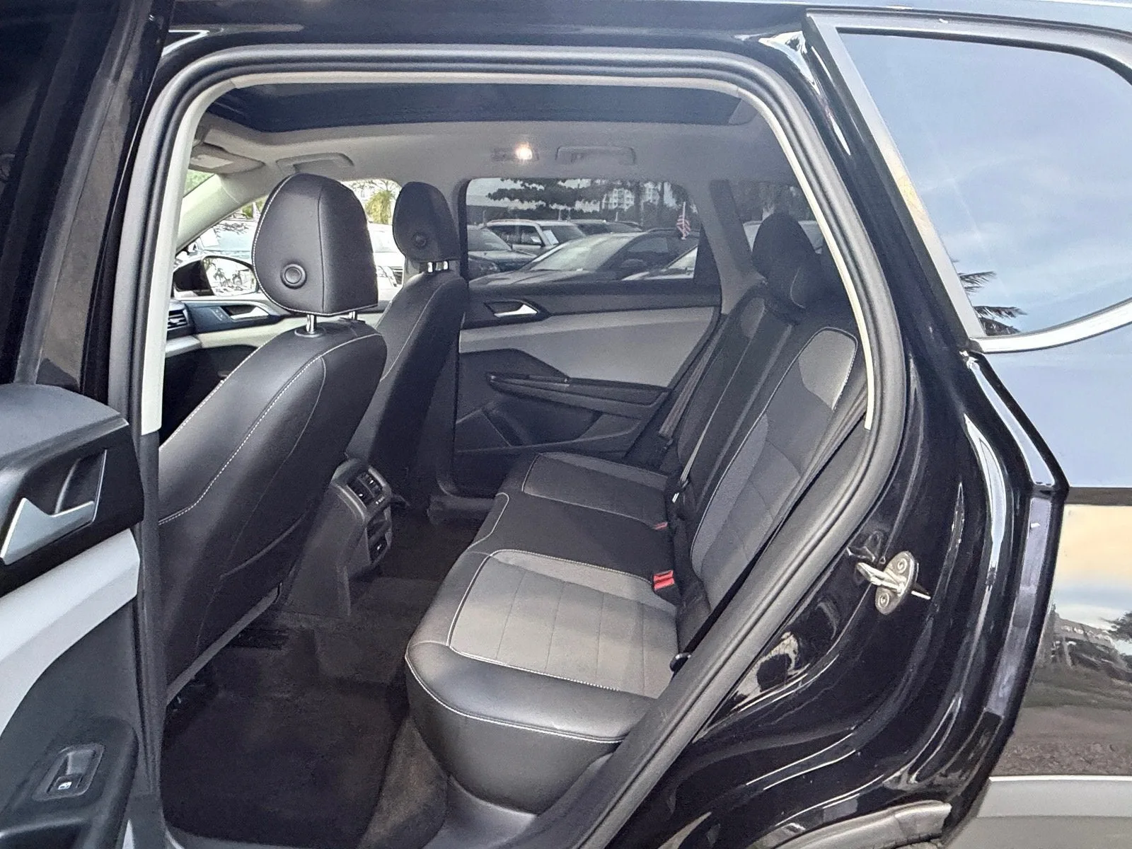 2023 Volkswagen Taos SE photo 11