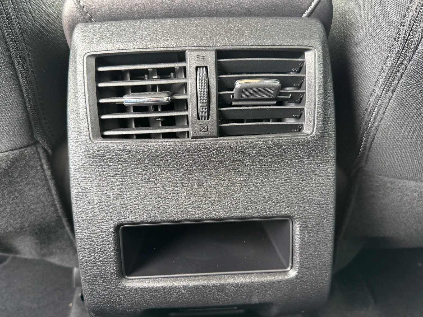 2025 Mitsubishi Outlander ES photo 14
