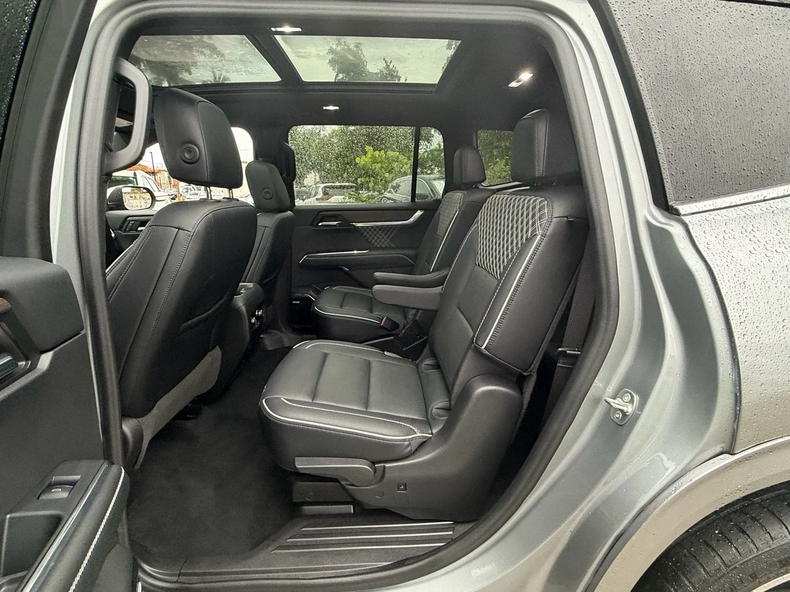 2024 GMC Acadia FWD Denali photo 11