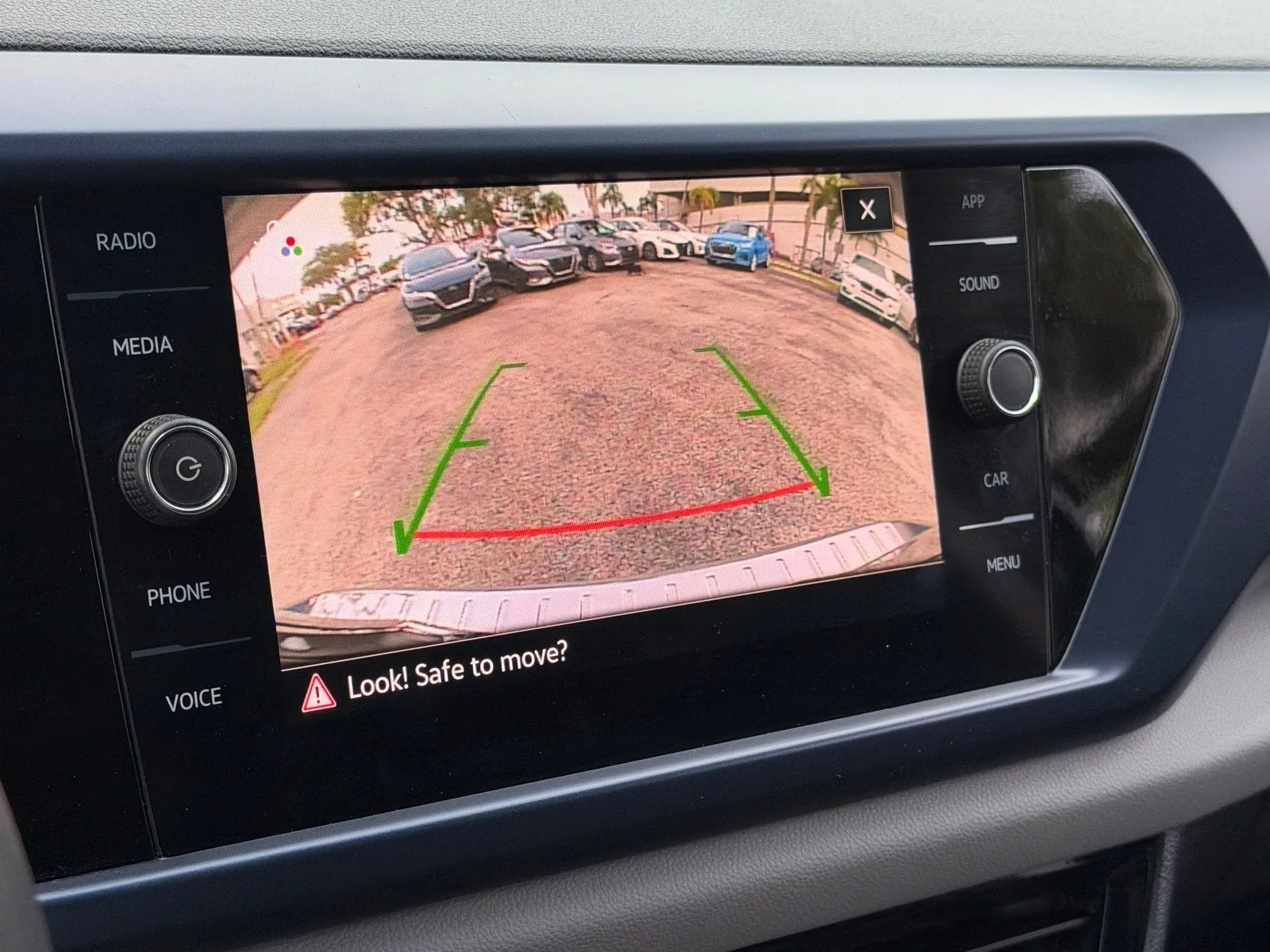 2023 Volkswagen Taos SE photo 25