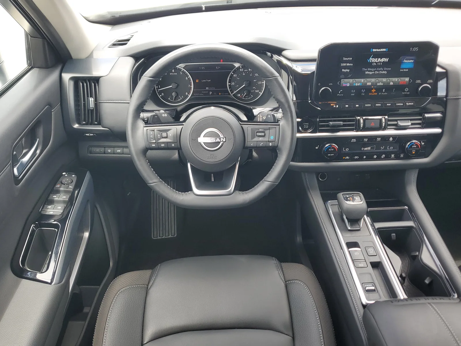 2025 Nissan Pathfinder SL photo 21