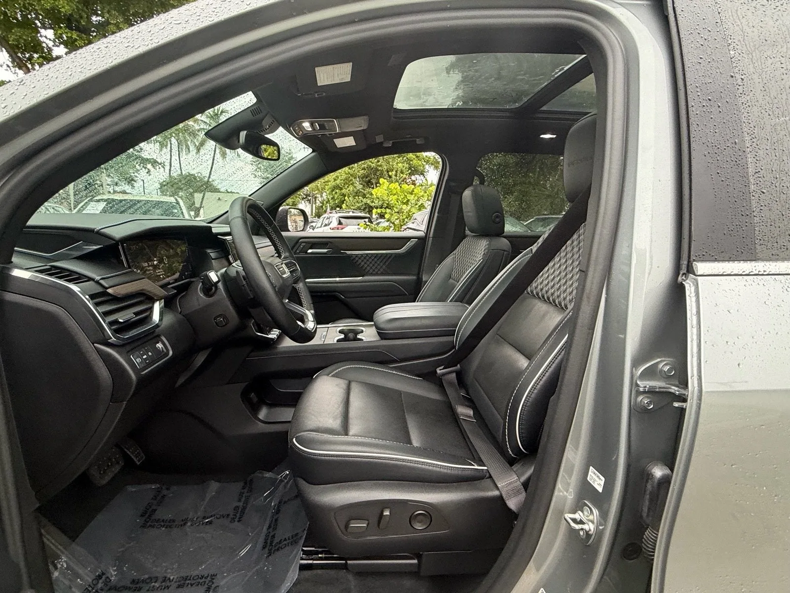 2024 GMC Acadia FWD Denali photo 9