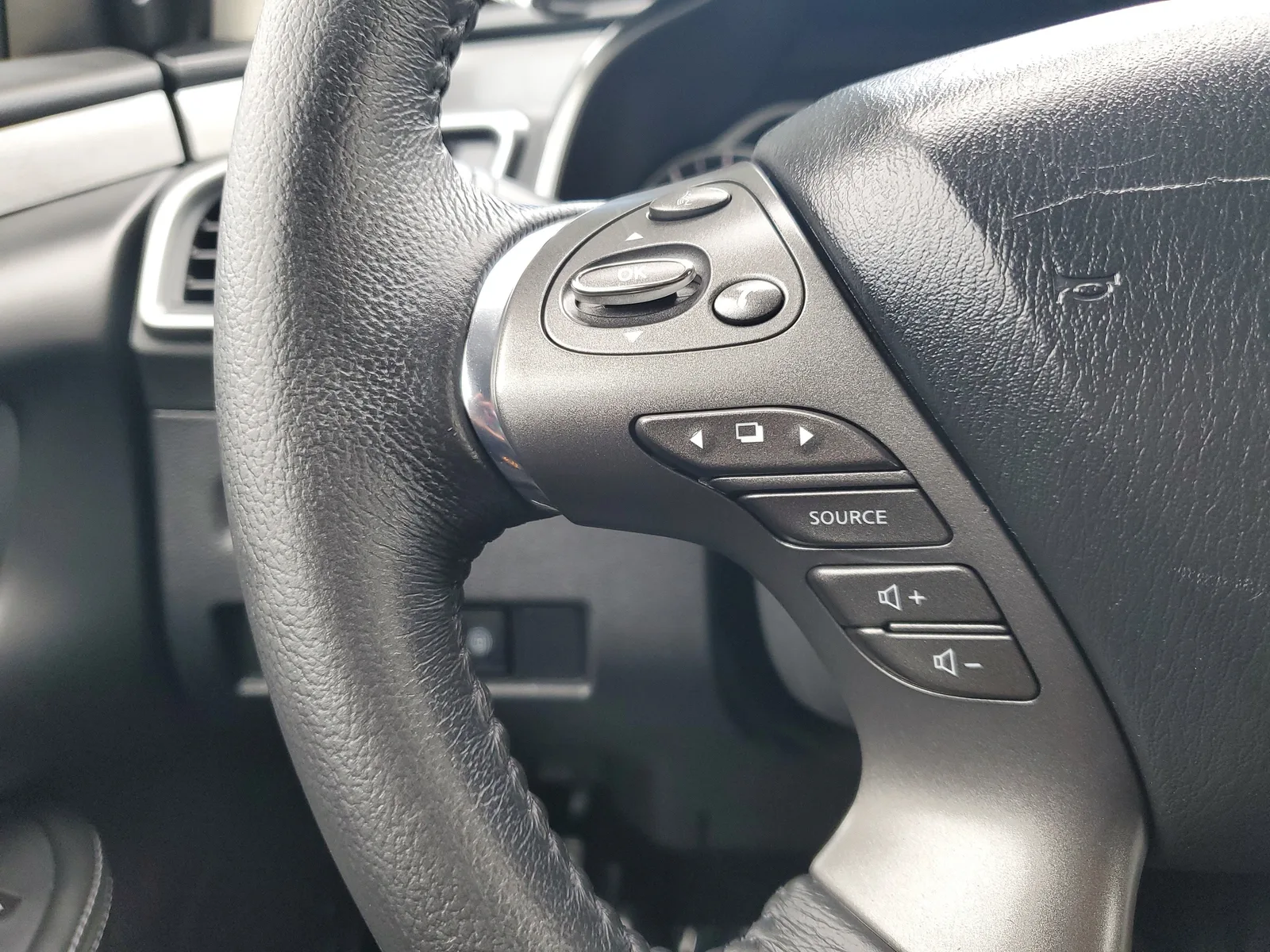 2020 Nissan Murano SV photo 18