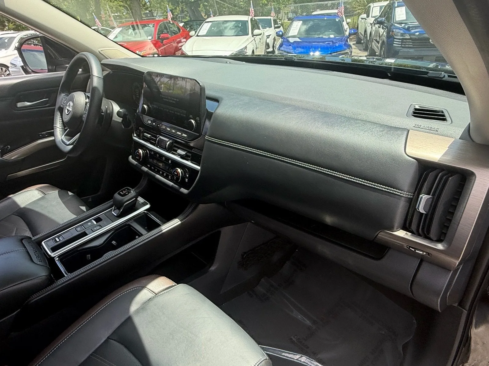 2025 Nissan Pathfinder Platinum photo 20