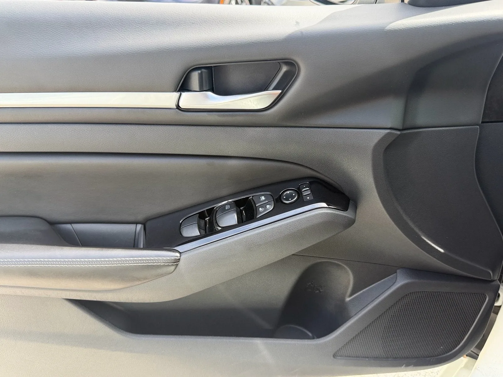 2023 Nissan Altima SV photo 33