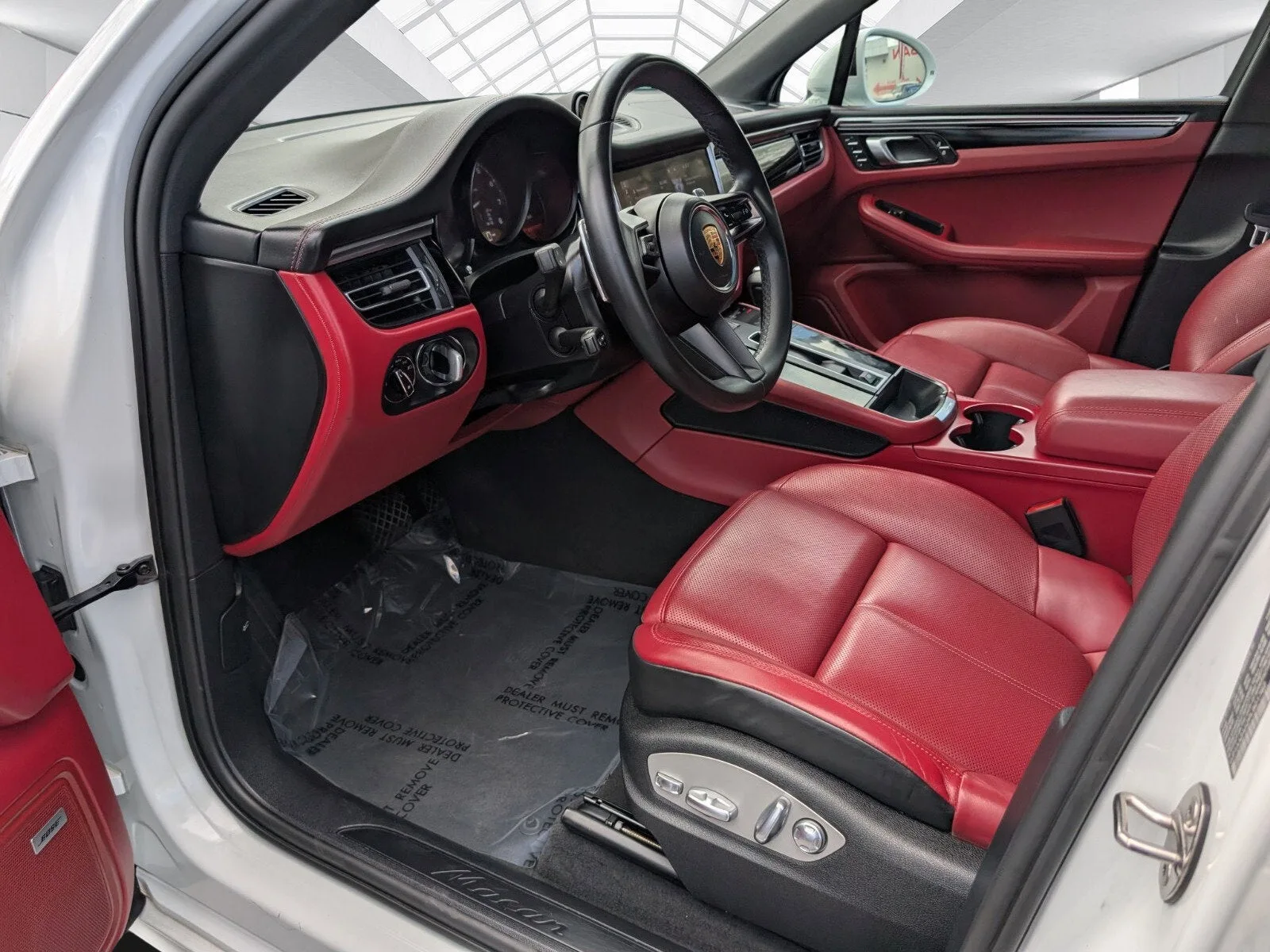 2023 Porsche Macan T photo 6