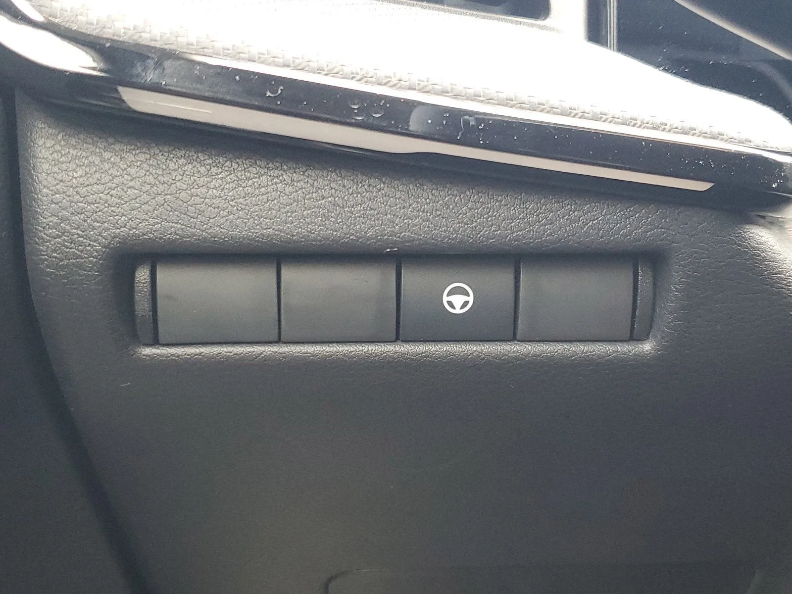 2025 Nissan Kicks SR photo 26