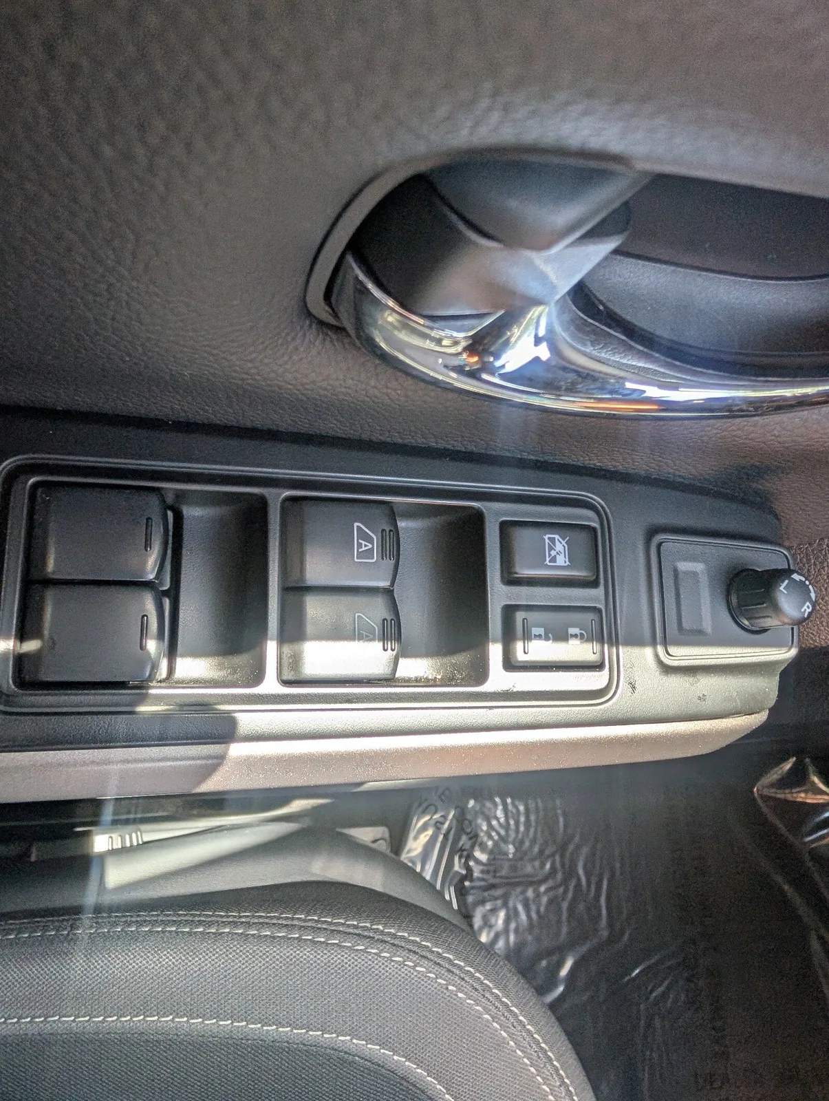 2024 Nissan Titan Crew Cab SV photo 34