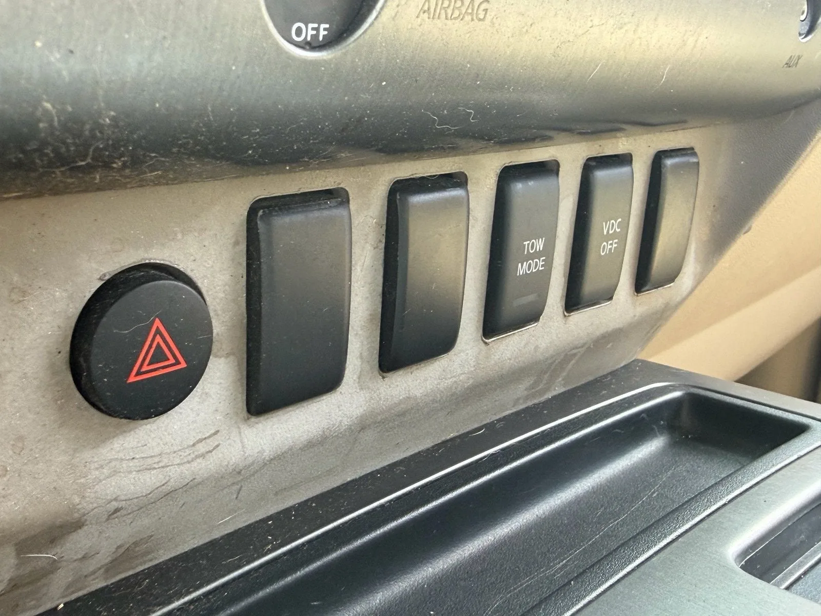 2011 Nissan Titan SV photo 23