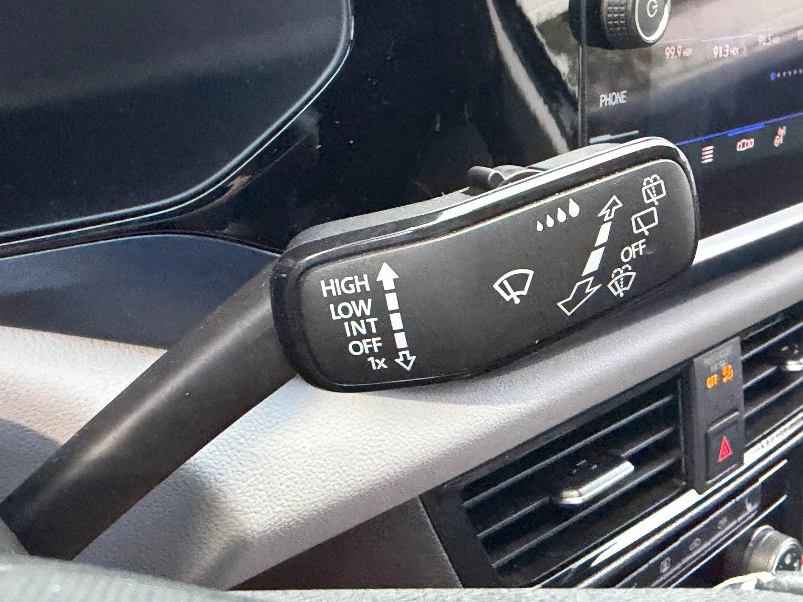 2023 Volkswagen Taos SE photo 31
