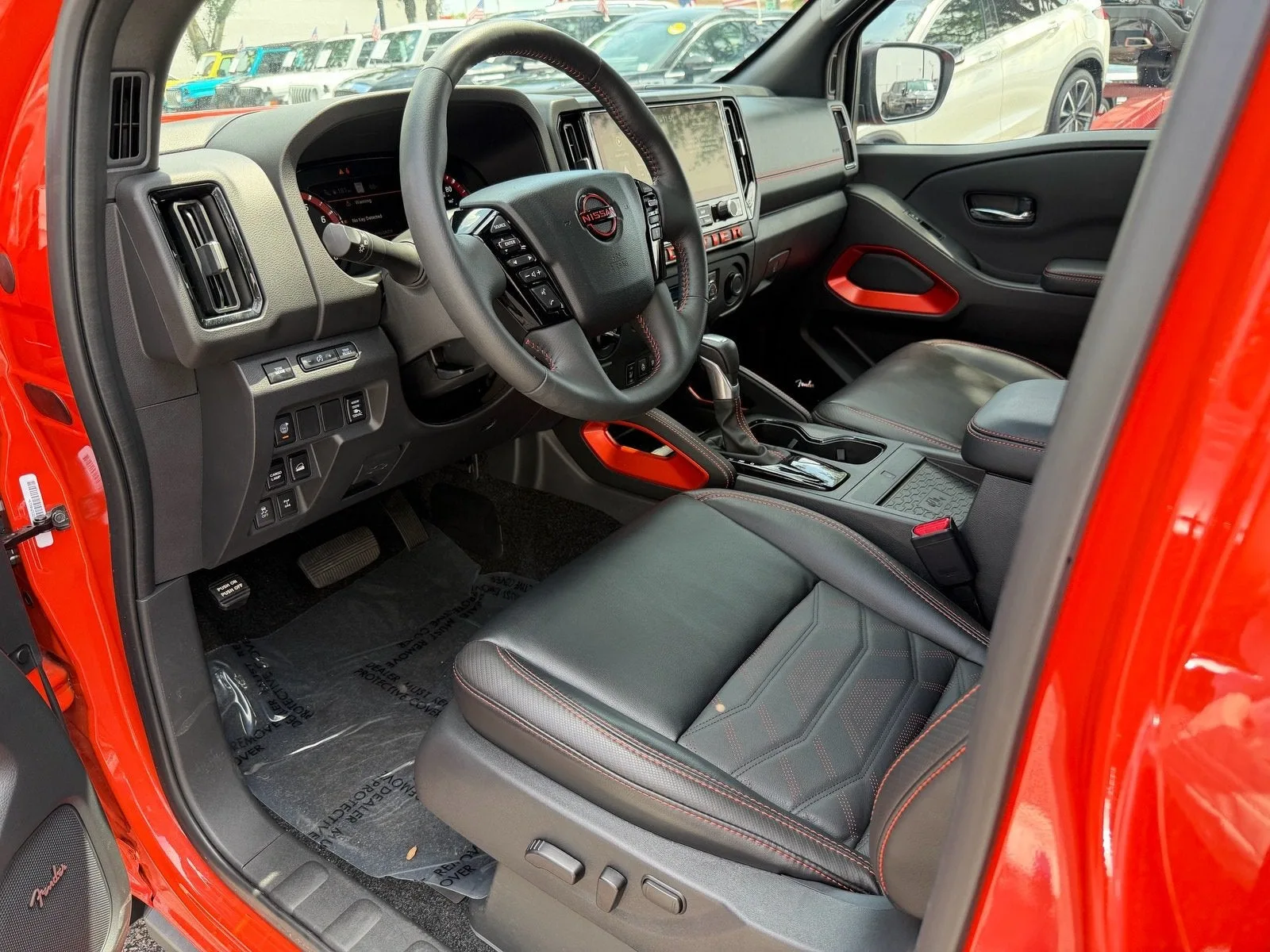 2025 Nissan Frontier Crew Cab PRO-4X® photo 11