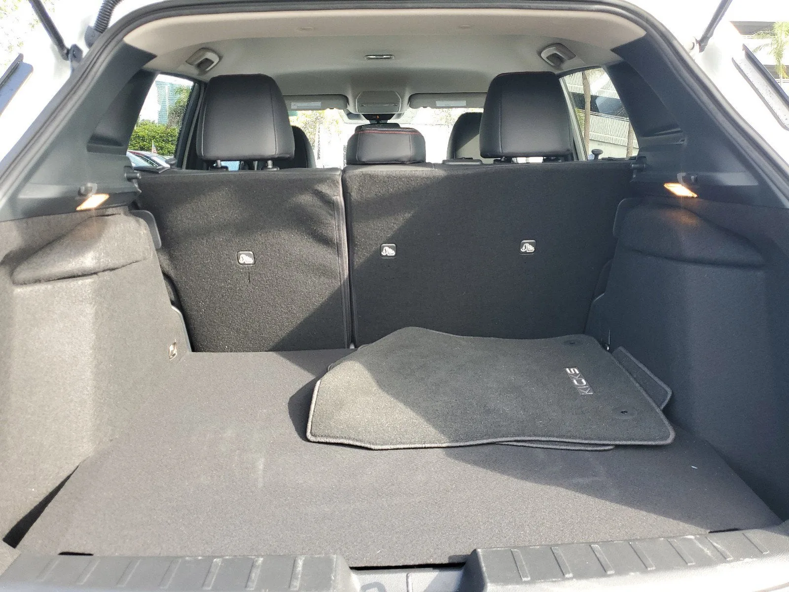 2025 Nissan Kicks SR photo 14