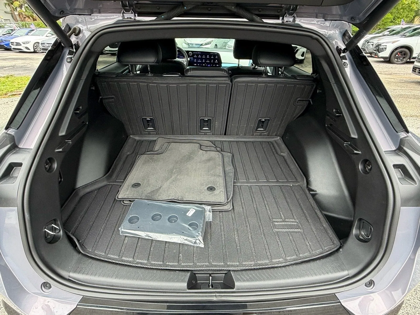 2025 Chevrolet Equinox EV LT photo 14