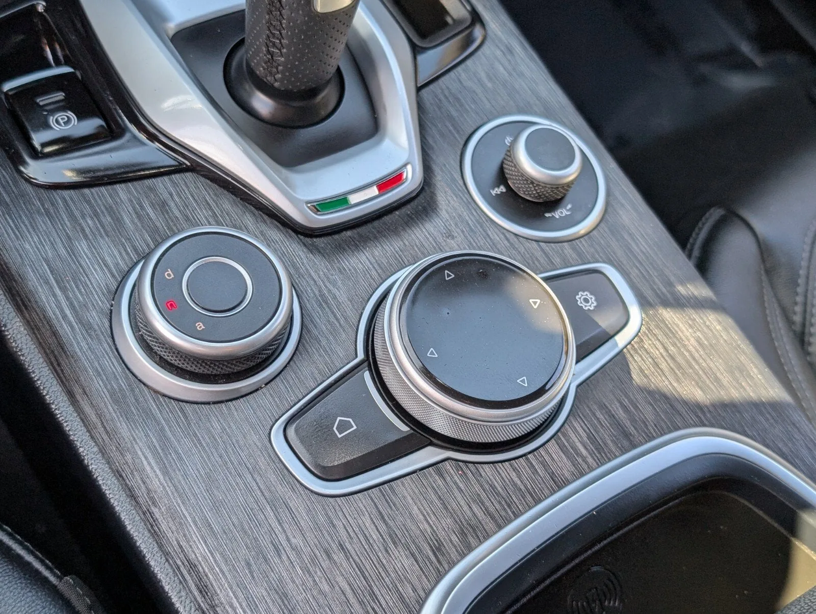 2023 Alfa Romeo Stelvio Sprint photo 29
