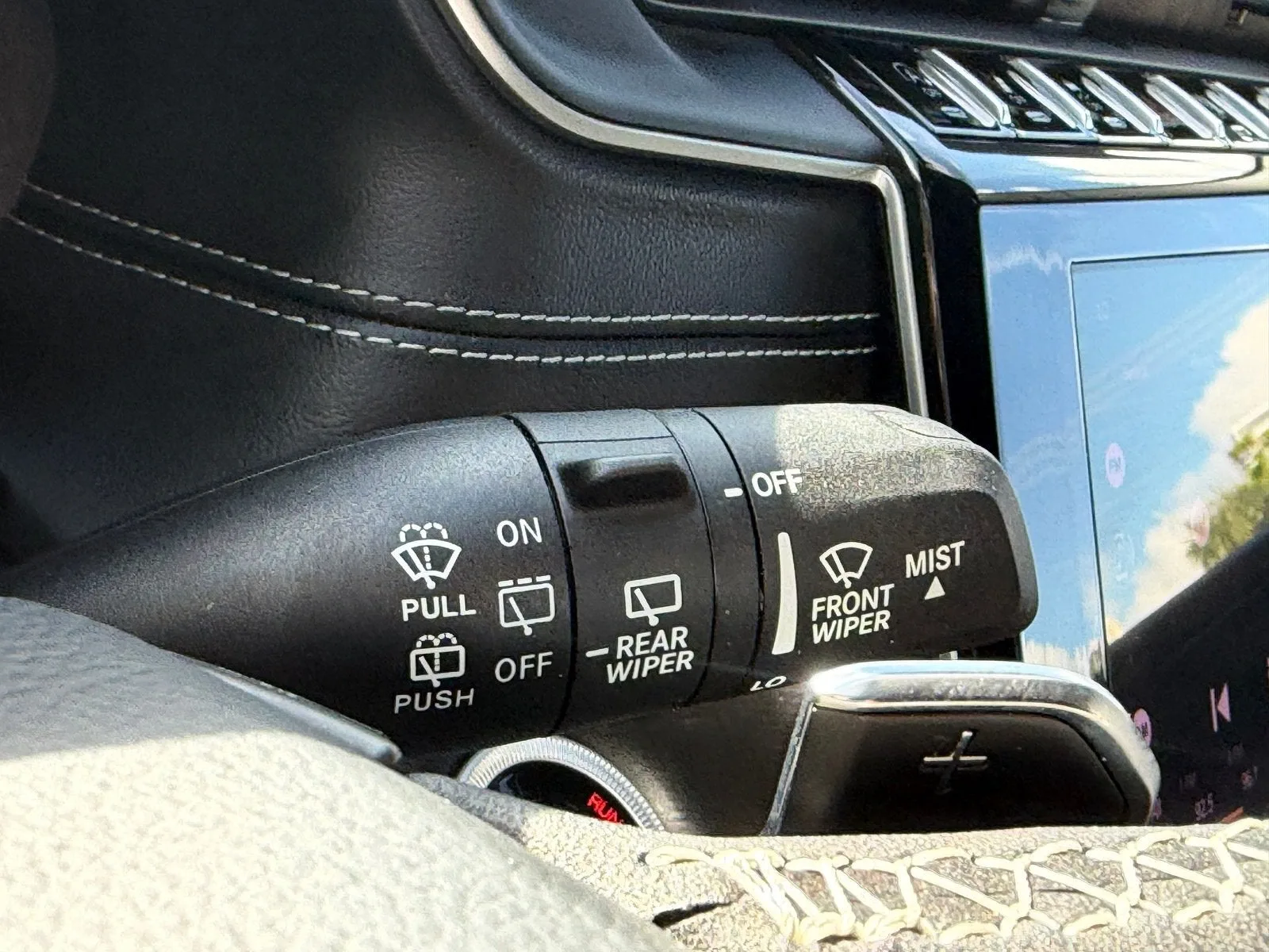 2025 Jeep Grand Cherokee Laredo photo 29