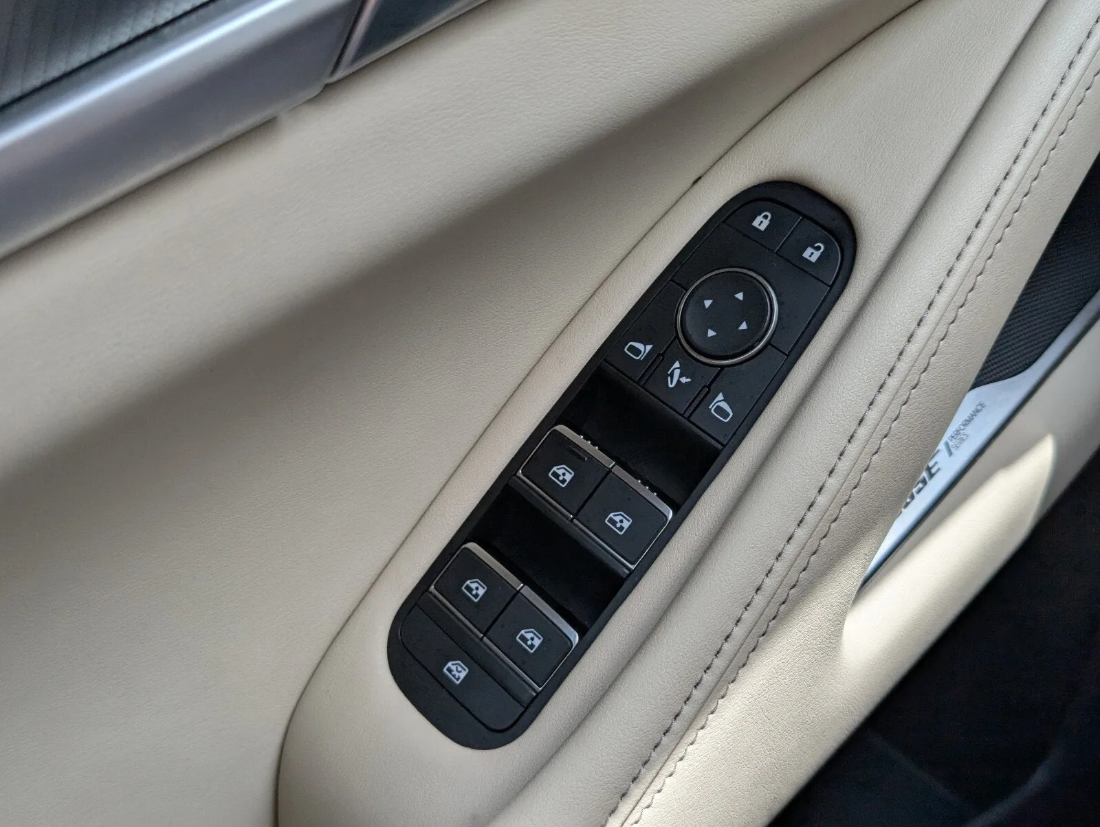 2023 INFINITI QX60 LUXE photo 30