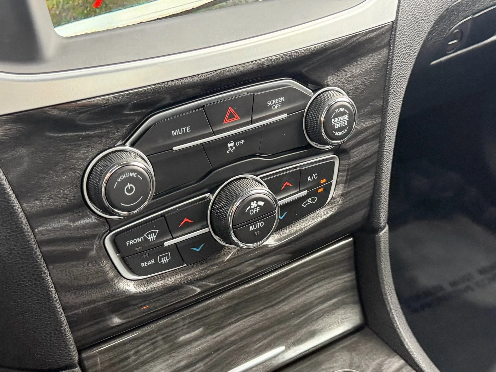 2022 Chrysler 300 Touring photo 23