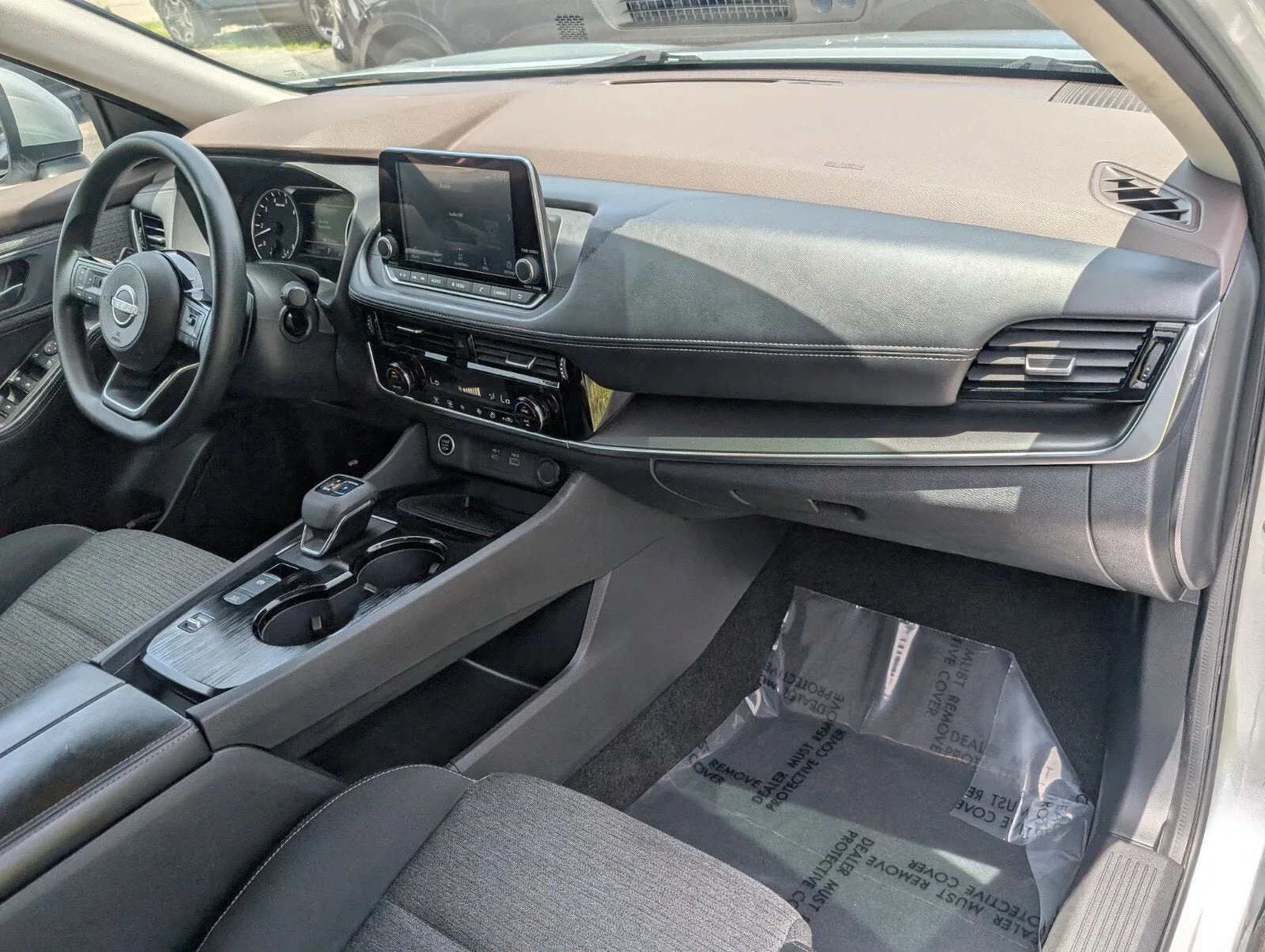 2022 Nissan Rogue SV photo 16